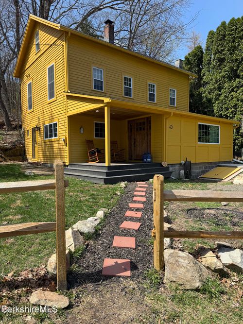 43 Hart St, Housatonic, MA, 01236-9005 | Card Image