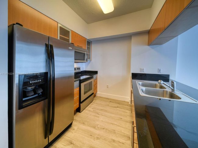 APT-3205 - 1750 N Bayshore Dr, Condo with 1 bedrooms, 1 bathrooms and null parking in Miami FL | Image 4