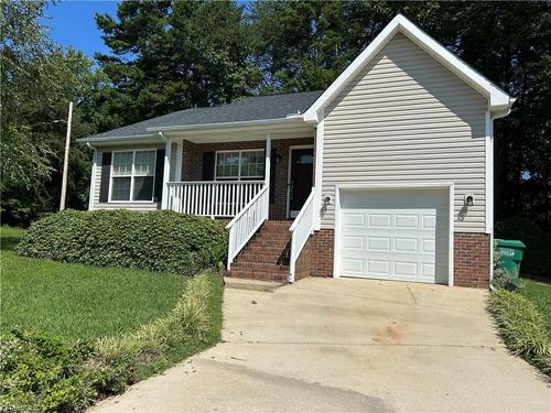 3901 Valencia Ct, Jamestown, NC, 27282-3300 | Card Image