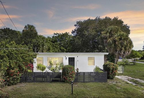 516 N 26th St, Fort Pierce, FL, 34947-2695 | Card Image