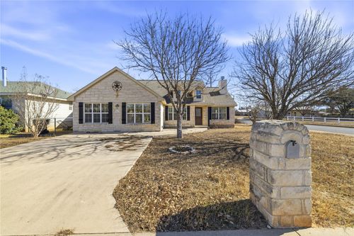 201 Green Oaks Loop, Fredericksburg, TX, 78624-4576 | Card Image