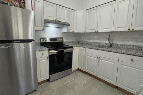 212-212 Ne 41st St, Oakland Park, FL, 33334-1318 | Card Image