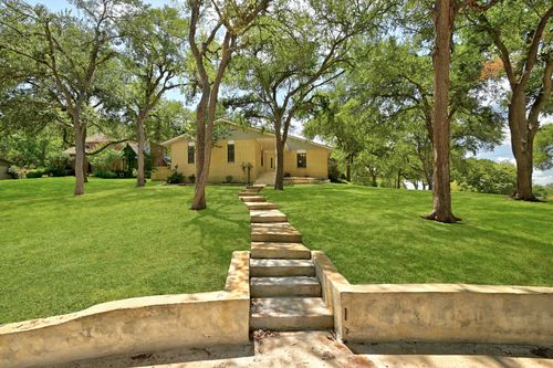 295 Oak Creek Cir, Luling, TX, 78648-4822 | Card Image
