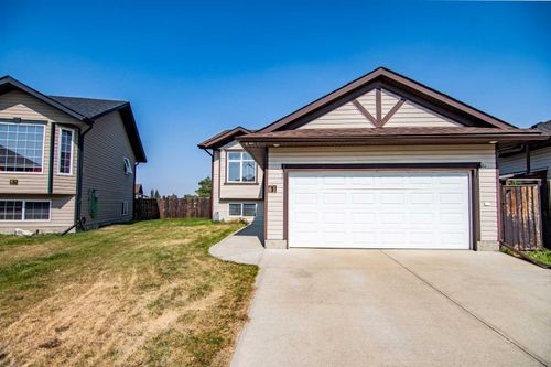 61 Mann Dr, Penhold, AB, T0M0B7 | Card Image