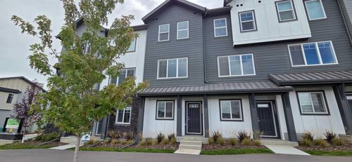 2223 81 St Sw, Calgary, AB, T3H | Card Image