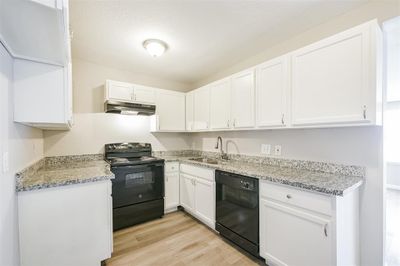 Bright kitchen with modern finishes | Image 3