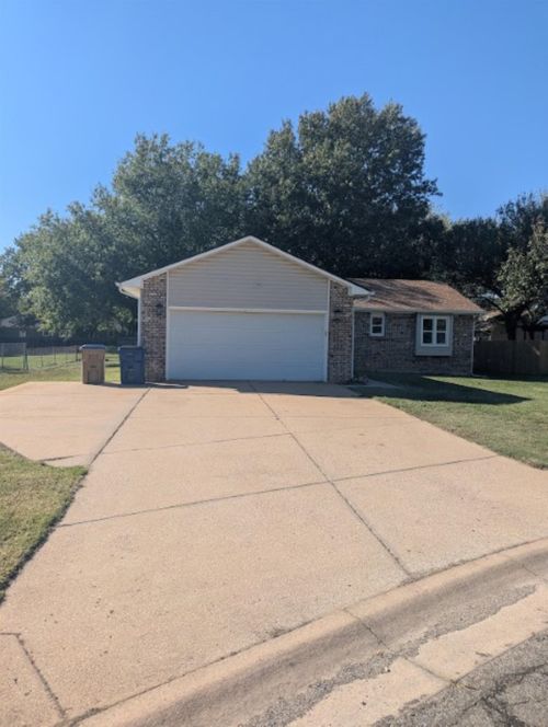 301 Scott St, Valley Center, KS, 67147-2642 | Card Image