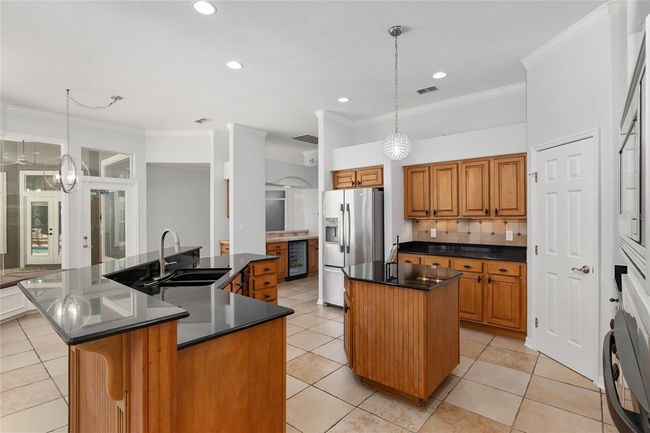 CONVENIENT ISLAND | Image 20