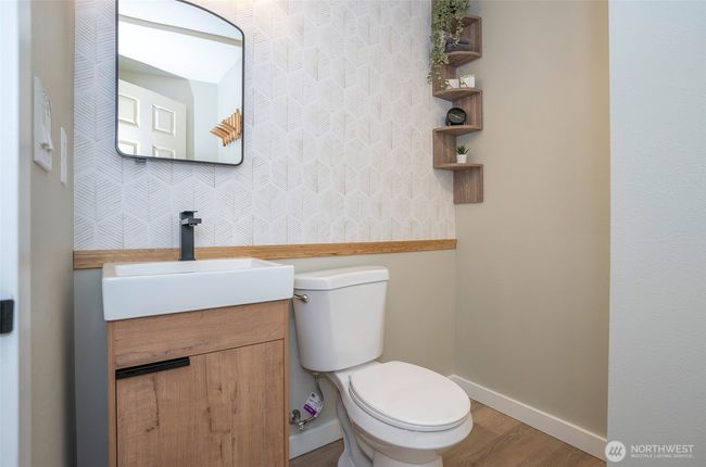 Check out the attached bathroom in the studio! | Image 29