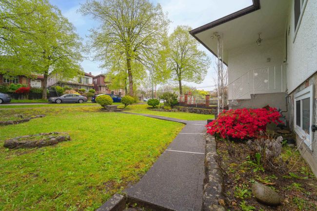 6081 Sherbrooke Street, House other with 3 bedrooms, 1 bathrooms and 3 parking in Vancouver BC | Image 3