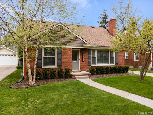 10054 Lincoln Dr, Huntington Woods, MI, 48070-1508 | Card Image