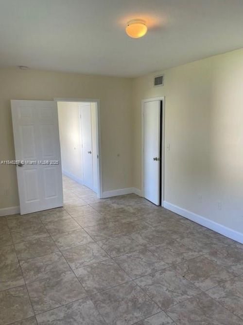 429-429 Nw 83rd St, Miami, FL, 33150-2618 | Card Image