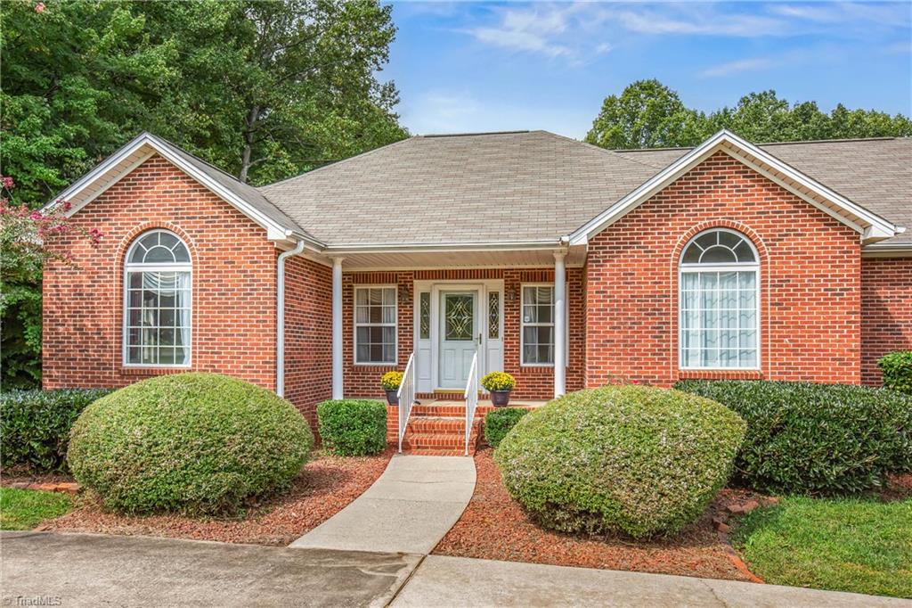 Arrowhead Dr, Kernersville, NC 27284