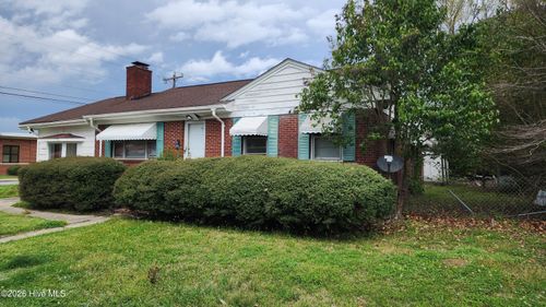 322 W Columbus St, Whiteville, NC, 28472-3902 | Card Image