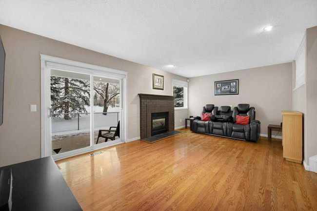 49 Douglasbank Gardens Se, Home with 3 bedrooms, 3 bathrooms and 4 parking in Calgary AB | Image 37
