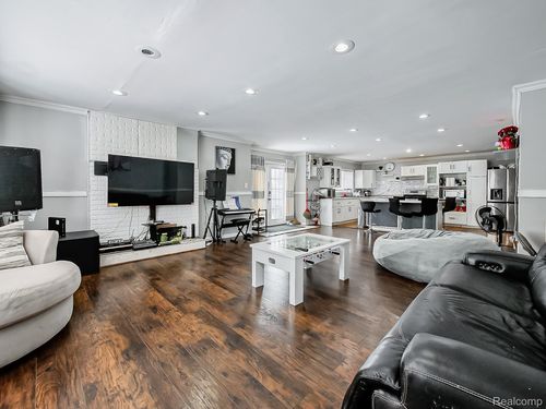 3950 Burton St, Inkster, MI, 48141-2716 | Card Image