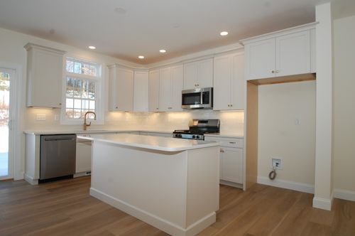 2A Dearborn St, Manchester, NH, 03103-3615 | Card Image