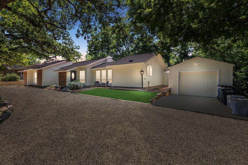 Mockingbird Ln, Lewisville, TX 75077