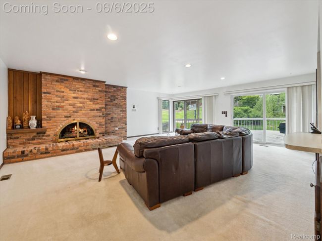 08-4677-Rolling-Ridge-Rd-West-Bloomfield-Township-MI-48323-WindowStill-18.jpg | Image 6