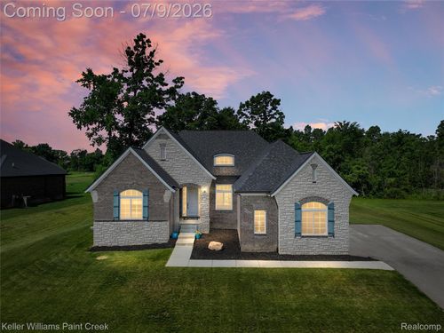 2100 Shane Ct, Oxford, MI, 48370-2813 | Card Image