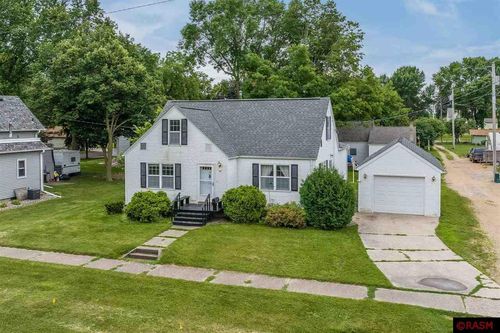 311 W 8th St, Blue Earth, MN, 56013-1320 | Card Image