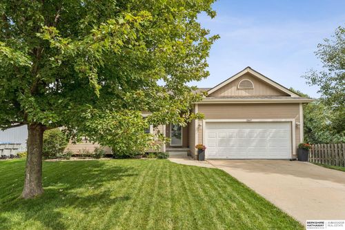 11647 Willow Park Dr, Gretna, NE, 68028-6937 | Card Image