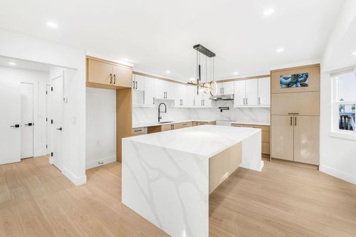 14278 Hyland Rd, Surrey, BC, V3W2C5 | Card Image