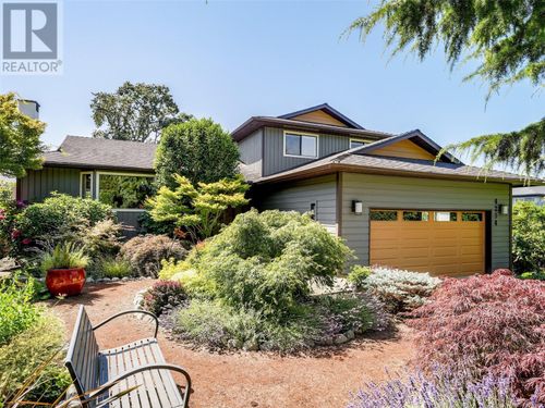 4234 Panorama Dr, Victoria, BC, V8X2M7 | Card Image