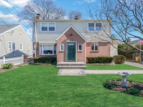 12 Floral Ave, Bethpage, NY, 11714-1313 | Card Image
