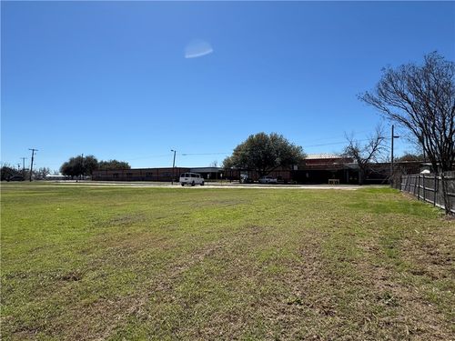 2 5th Street, Lott, TX, 76656 | Card Image