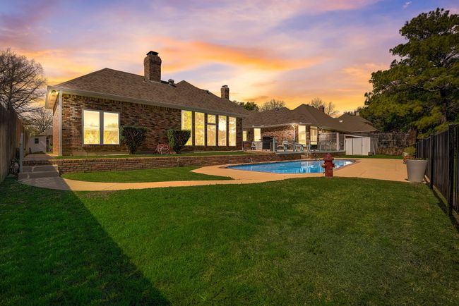 Enjoy beautiful sunsets on your private patio | Image 31