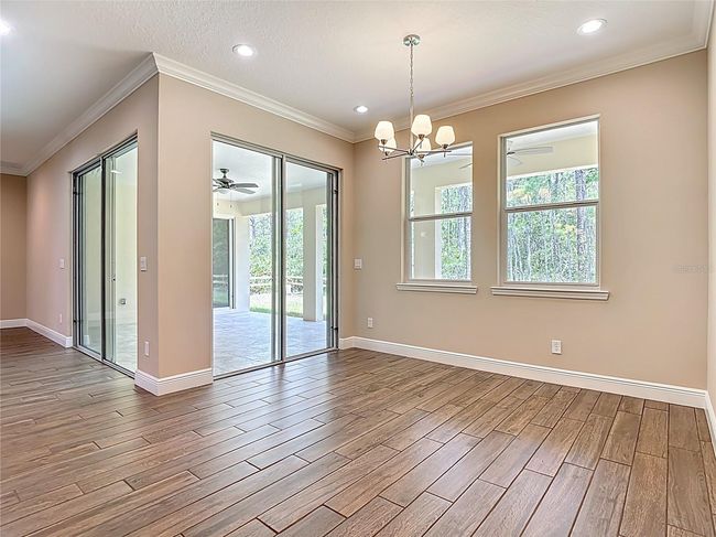 Kitchen Eating Area | Image 13