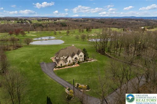 272 S Egg Rd, Bath, PA, 18014-9422 | Card Image