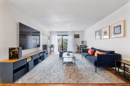 109-555 Central Park Ave, Scarsdale, NY, 10583-1036 | Card Image