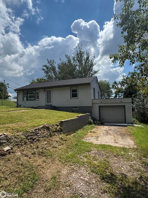 614 Grove St, Missouri Valley, IA, 51555-1145 | Card Image