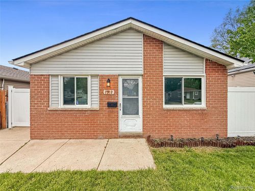 7912 Pine St, Taylor, MI, 48180-2225 | Card Image