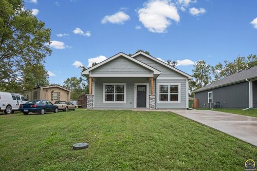 829 E 8th St, Ottawa, KS, 66067-3101 | Card Image
