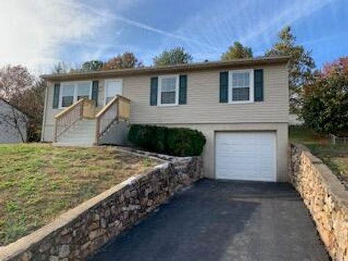 5467 Winterset Dr, Roanoke, VA, 24018-9073 | Card Image