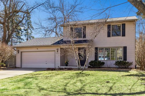 10027 Chowen Ave S, Bloomington, MN, 55431-2725 | Card Image