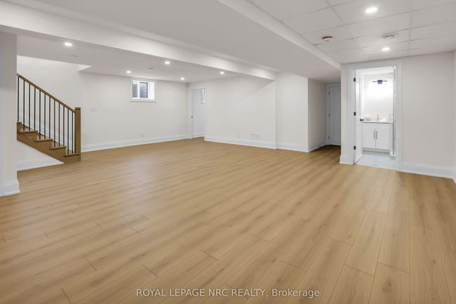 2021 Victoria Ave, Home with 5 bedrooms, 4 bathrooms and 50 parking in Pelham ON | Image 19