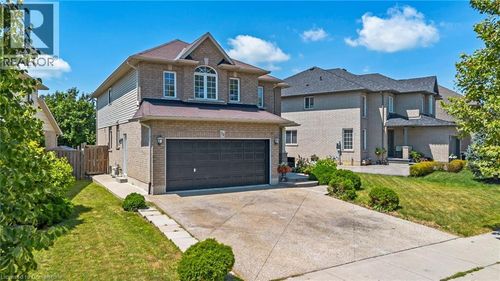 70 Fortissimo Dr, Hamilton, ON, L9C0B8 | Card Image