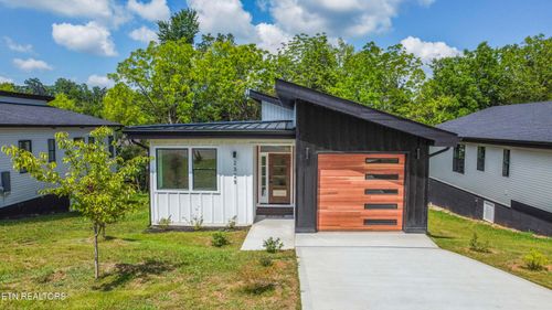 2329 Rock Gardens Dr, Sevierville, TN, 37876 | Card Image