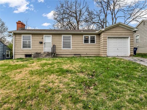 703 Hillside Ave, Liberty, MO, 64068-2118 | Card Image