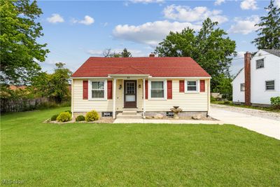 View of front of home with a front yard | Image 1