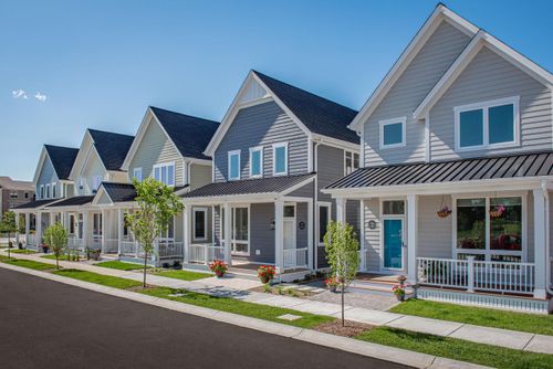 6253 W Foxtown Drive, MEQUON, WI, 53092 | Card Image