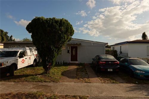 810 Nw 84th Ter, Miami, FL, 33150-2524 | Card Image