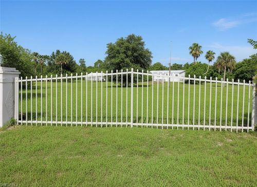 4555 Pioneer 16th St, CLEWISTON, FL, 33440-7743 | Card Image