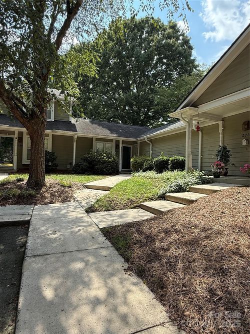 2734 Tiergarten Ln, Charlotte, NC, 28210-5831 | Card Image