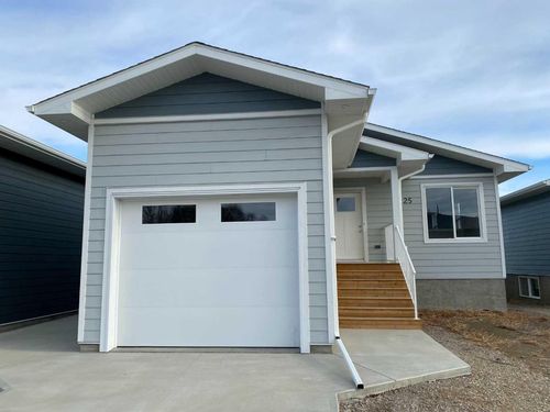 4225 57 St, Taber, AB, T1G0G8 | Card Image