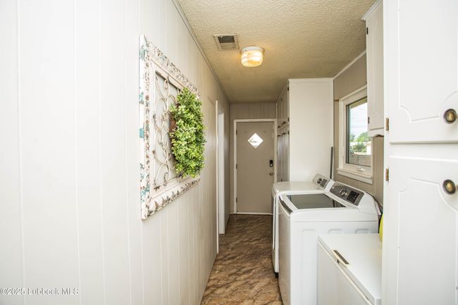 504 Avenue C, House other with 3 bedrooms, 2 bathrooms and null parking in Olton TX | Image 6